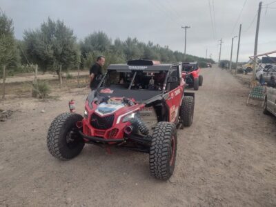 Nazareno López y Ricardo Torlaschi reparan el motor y se reengancharán en el SARR