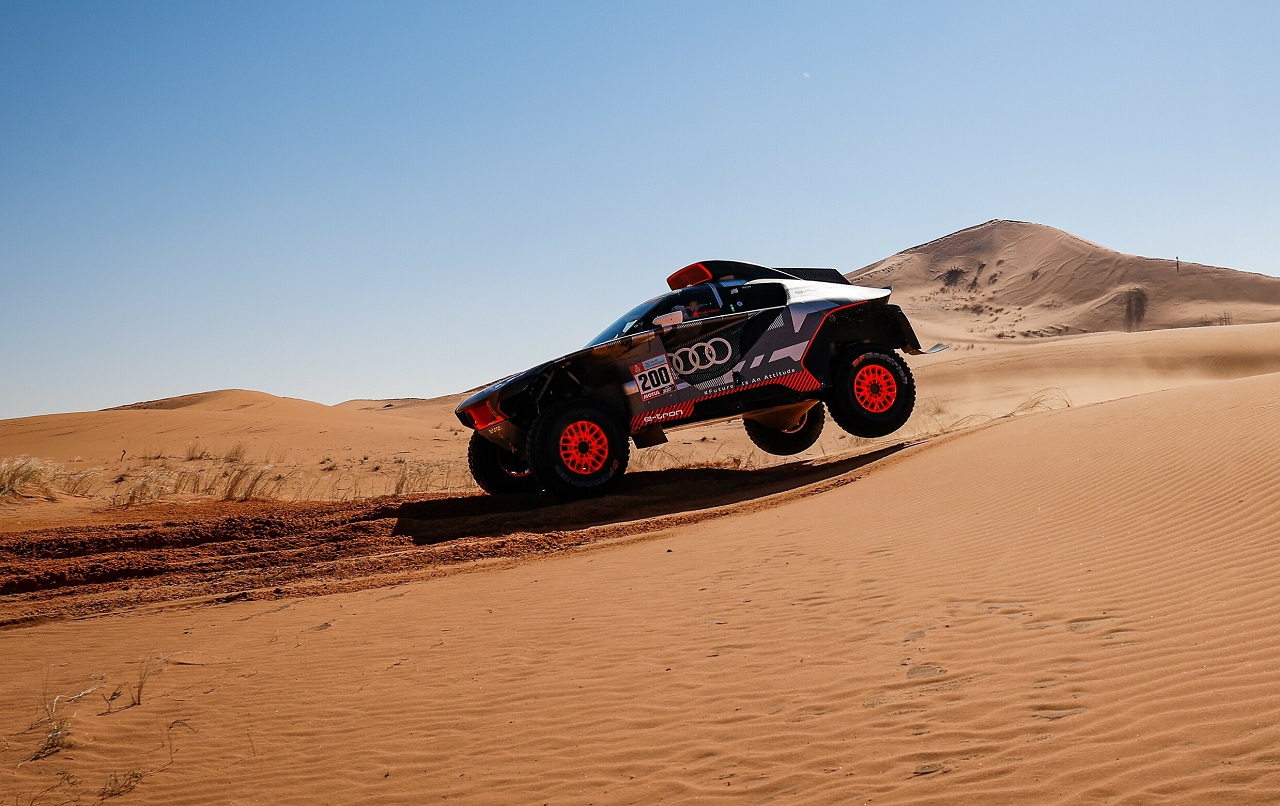Audi corre con Peterhansel en Abu Dhabi Desert Challenge