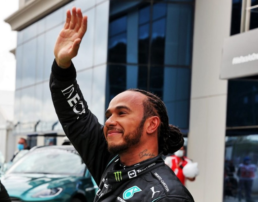 Hamilton avisó que no piensa retirarse y que vuelve más fuerte en 2022
