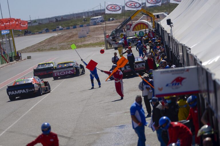 Sanciones y multas para pilotos en la carrera de TC en Neuquén