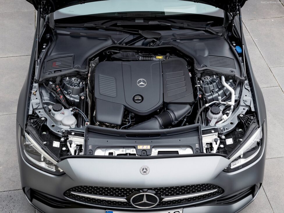 La nueva generación del Mercedes-Benz C300, a fondo - LA NACION