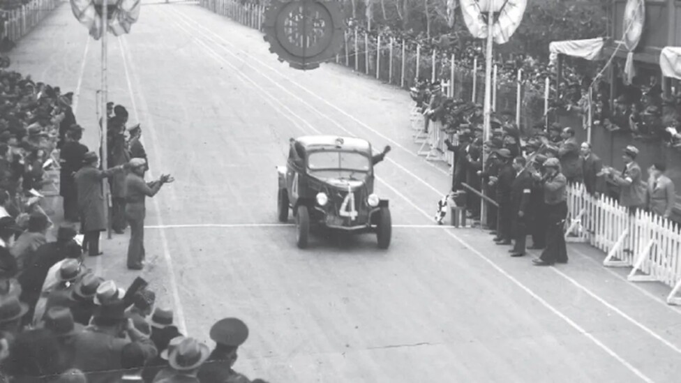 Angel Lo Valvo "Hipómenes" ganador de la primera carrera de TC en 1937