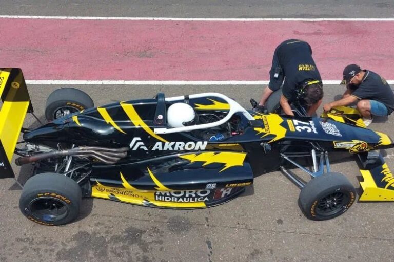 Martin Chialvo Formula Nacional LR Team