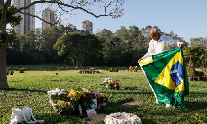 Emotivo homenaje de los fanáticos en la tumba de Ayrton Senna | Campeones