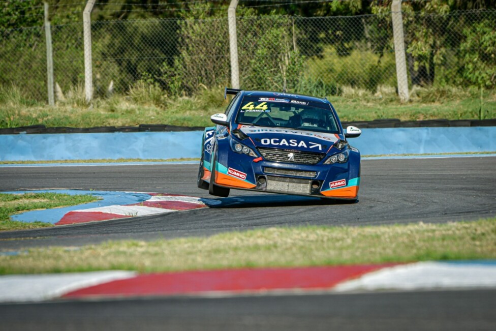 Leonel Pernía TCR