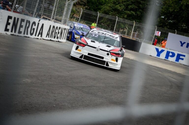 Ponce de León adelante con la Corolla Cross (Foto: Fabián Calo)