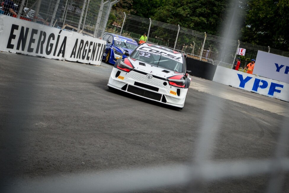 Ponce de León adelante con la Corolla Cross (Foto: Fabián Calo)