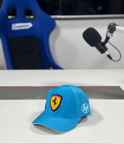 Gorra Scuderia Ferrari (celeste)